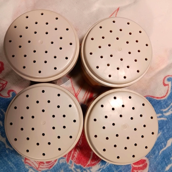 Tupperware 4 Stacking Kitchen Shakers - Picture 5 of 8